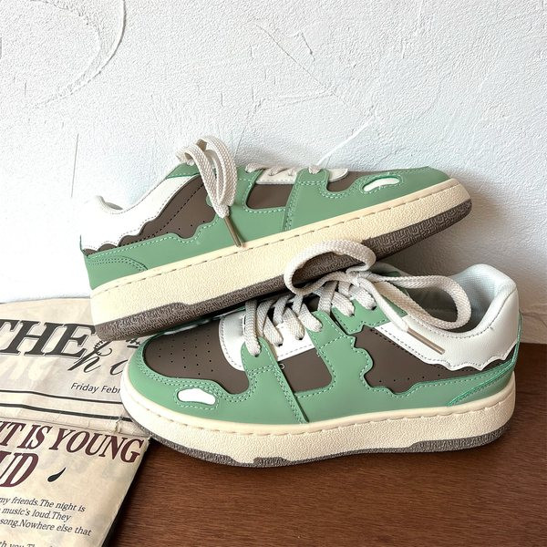 Naiste ökonahast tossud