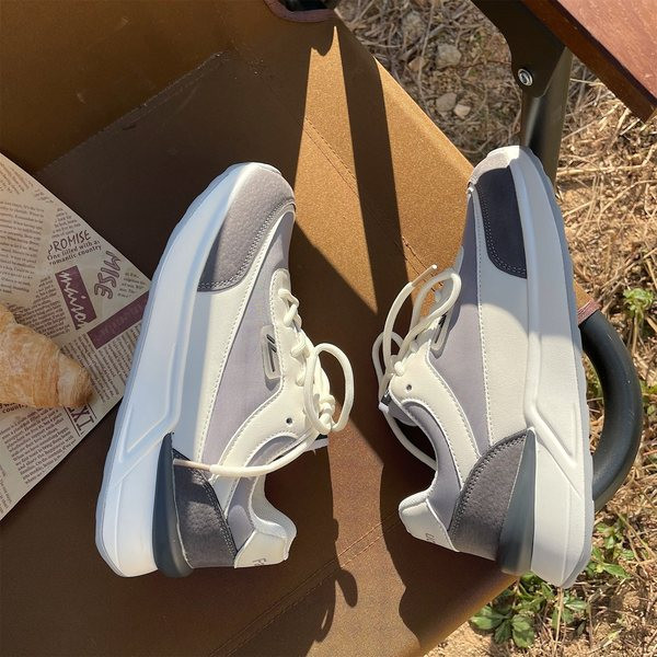 Vabaaja tossud, ökonoomsest seemisnahast ümarad mudelid