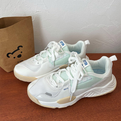 Naiste paeltega sporditossud