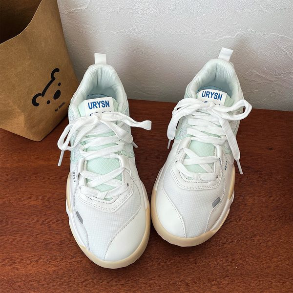 Naiste paeltega sporditossud