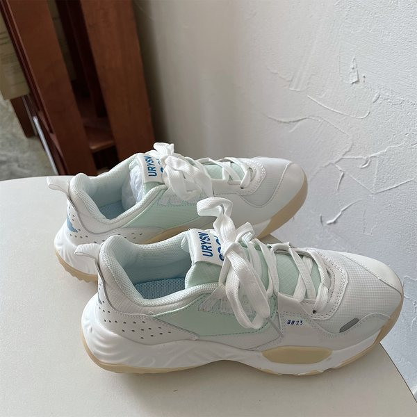 Naiste paeltega sporditossud