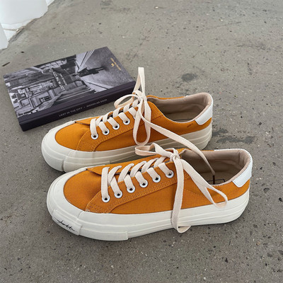 Γυναικεία sneakers με κορδόνια και επίπεδη σόλα - πολλά χρώματα