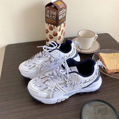 Naiste tossud igapäevaeluks ja sportimiseks