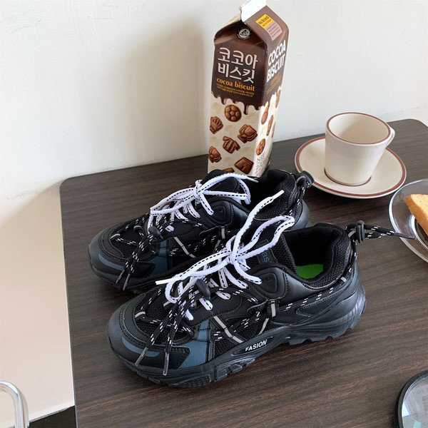 Naiste tossud igapäevaeluks ja sportimiseks