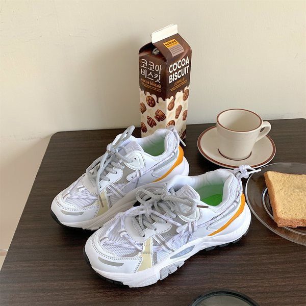 Naiste tossud igapäevaeluks ja sportimiseks