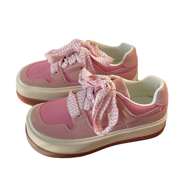 Naiste moodsad ökoseemisnahast tossud lõuendist lipsudega