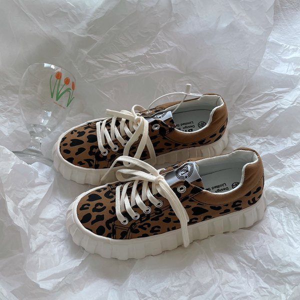 Γυναικεία sneakers με animal print