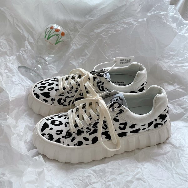 Γυναικεία sneakers με animal print