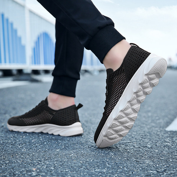 Võrgusilma ja paeltega naiste tossud neljas värvitoonis