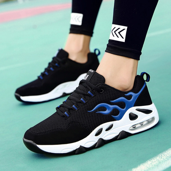 Musta värvi paeltega meeste tossud