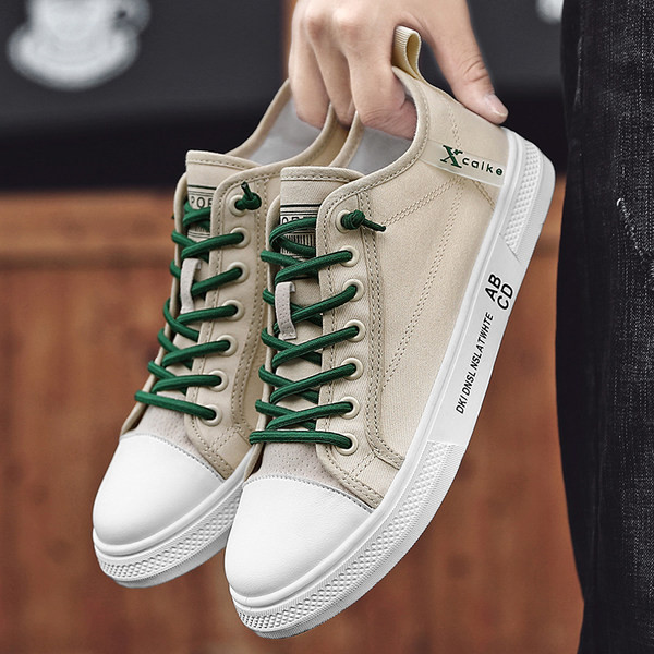 Meeste lõuendist tossud kirja ja lipsudega