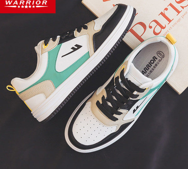 Спортни мъжки маратонки с равна подметка и връзки