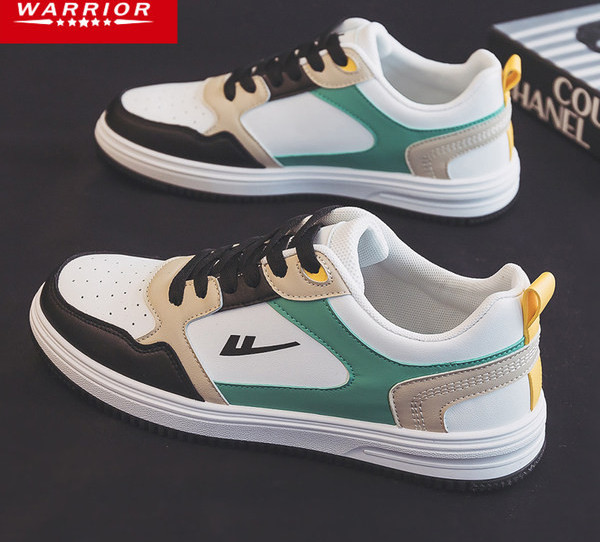 Спортни мъжки маратонки с равна подметка и връзки