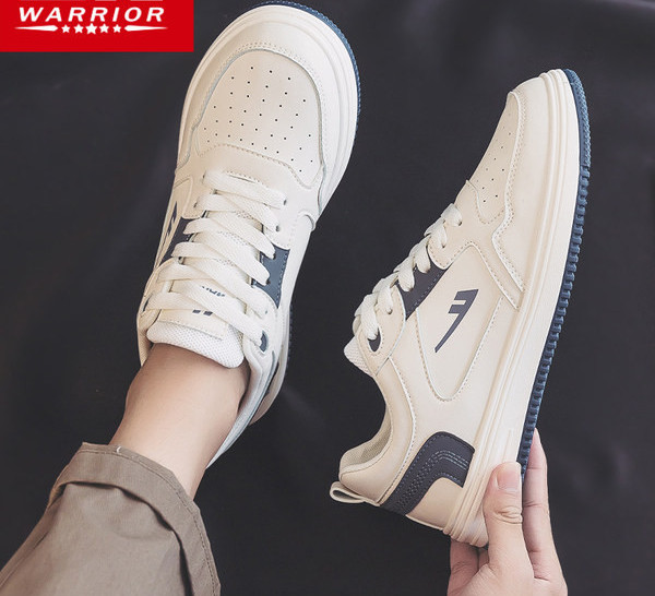 Спортни мъжки маратонки с равна подметка и връзки