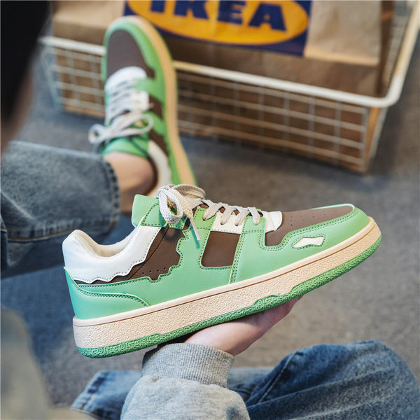 Paelte ja lameda tallaga meeste tossud - mitut värvi