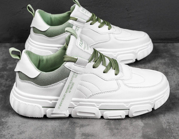 Paeltega meeste sporditossud - valget värvi