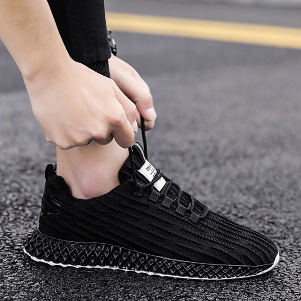 Musta värvi suvised tekstiilist tossud meestele