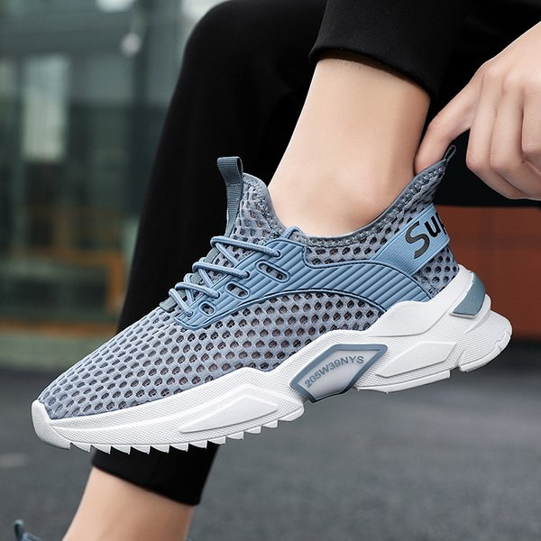 Tekstiilvõrgust mitmes värvitoonis paeltega tossud