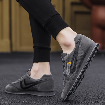 Tavaszi-nyári tornacipő új modellje emblémával