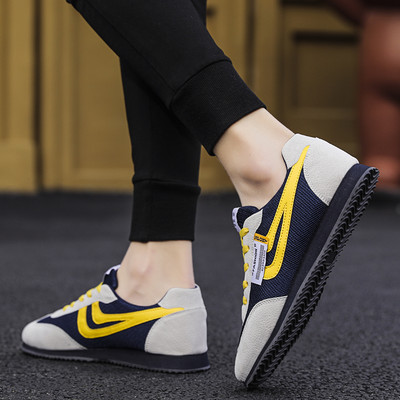 Tavaszi-nyári tornacipő új modellje emblémával