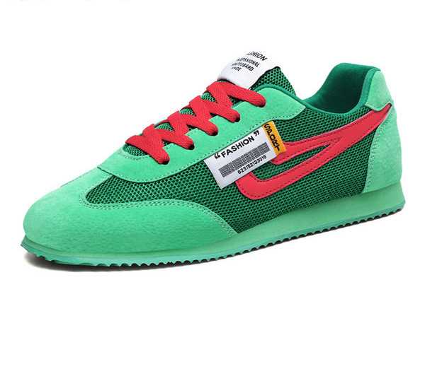 Tavaszi-nyári tornacipő új modellje emblémával