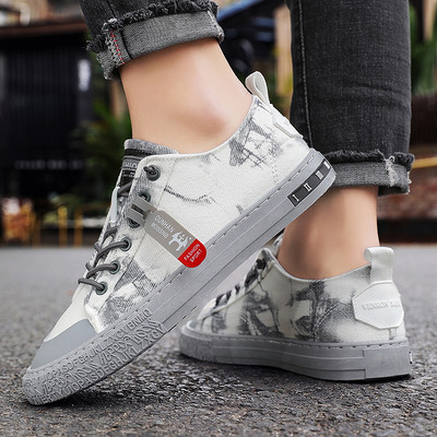 Ανδρικά sneakers με επίπεδη σόλα σε τρία χρώματα και επίπεδη σόλα