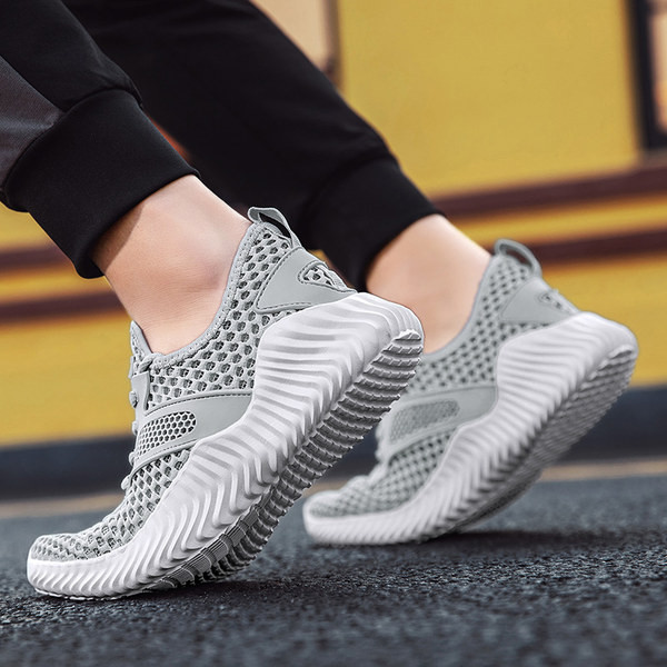 Mitmes värvitoonis lipsudega tekstiilist vedrutossud