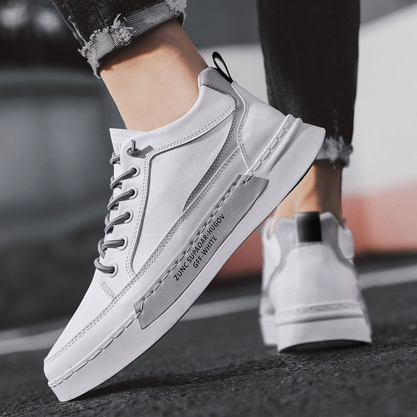 férfi tornacipő felirattal és nyakkendővel