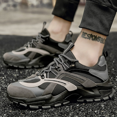 Νέο μοντέλο από χρωματιστά ανδρικά sneakers με τραχιά σόλα
