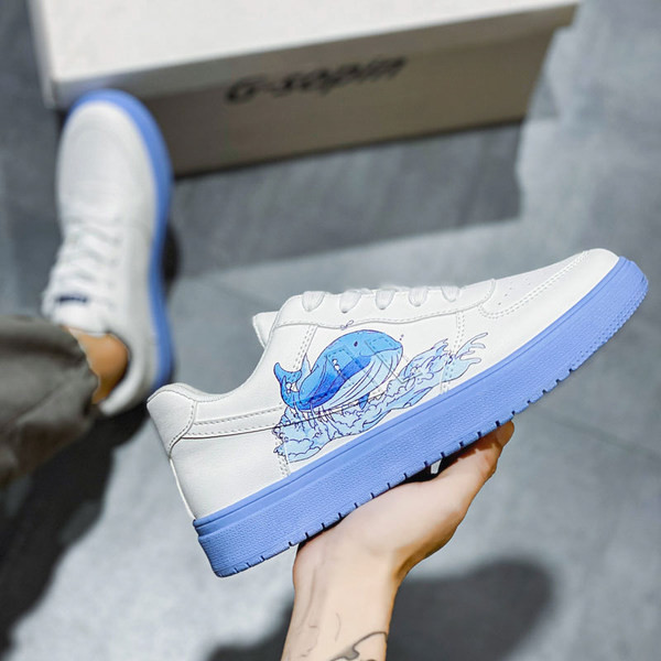 Cipős, kék talpú tornacipő