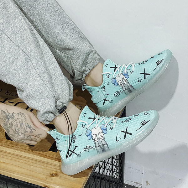 Férfi sportcipő mintával