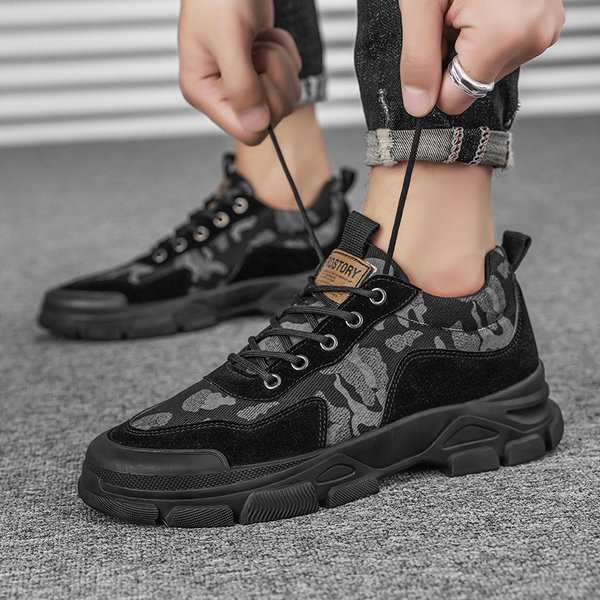 Kahes värvitoonis paeltega meeste tossud