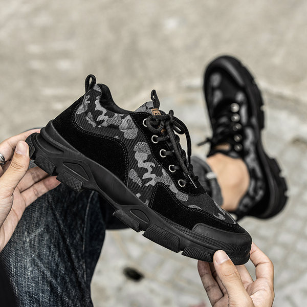 Kahes värvitoonis paeltega meeste tossud