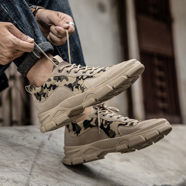 Kahes värvitoonis paeltega meeste tossud