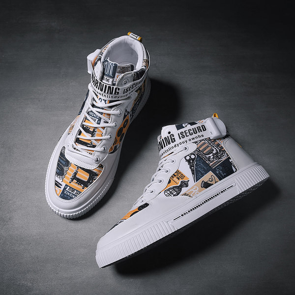 Meeste kõrged värvitrükiga tossud