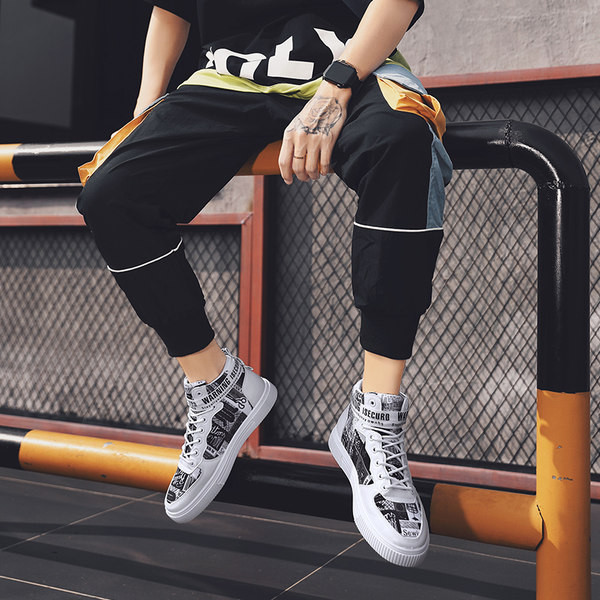 Meeste kõrged värvitrükiga tossud