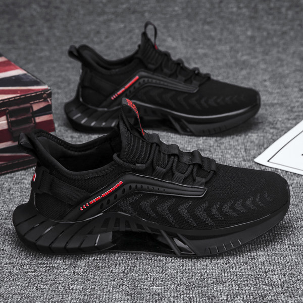 Muške tenisice s vezicama u crnoj boji i grubim đonom