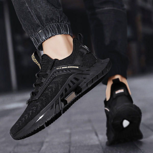 Muške tenisice s vezicama u crnoj boji i grubim đonom