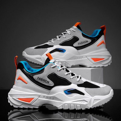 Moodsad kareda talla ja kirjaga meeste tossud