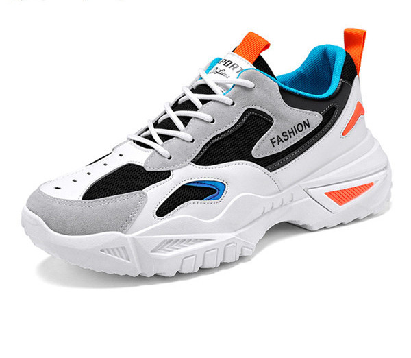 Moodsad kareda talla ja kirjaga meeste tossud