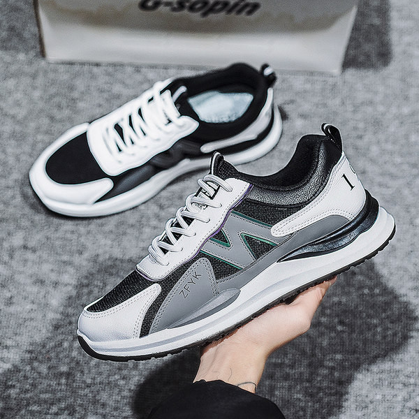 Kahes värvitoonis ja lameda tallaga meeste tossud