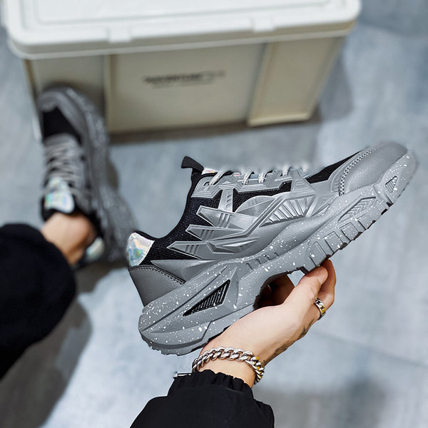 Мъжки спортни маратонки с груба подметка и връзки