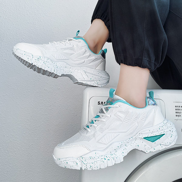 Мъжки спортни маратонки с груба подметка и връзки