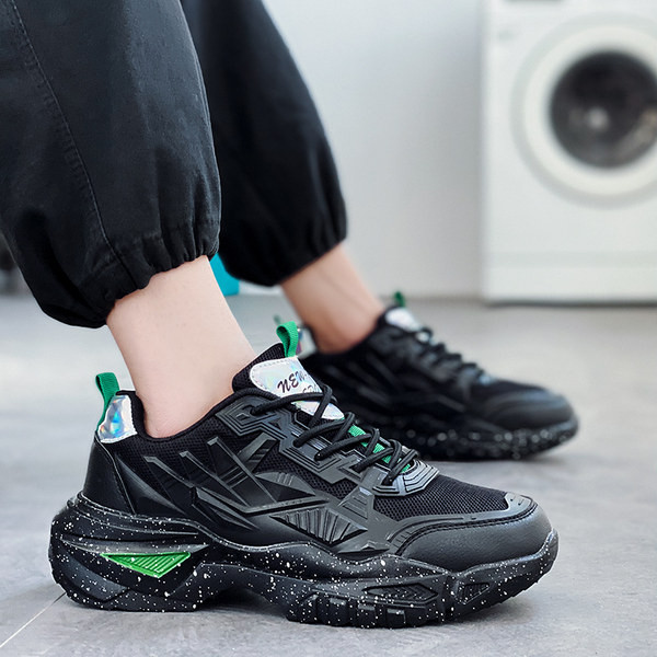 Мъжки спортни маратонки с груба подметка и връзки