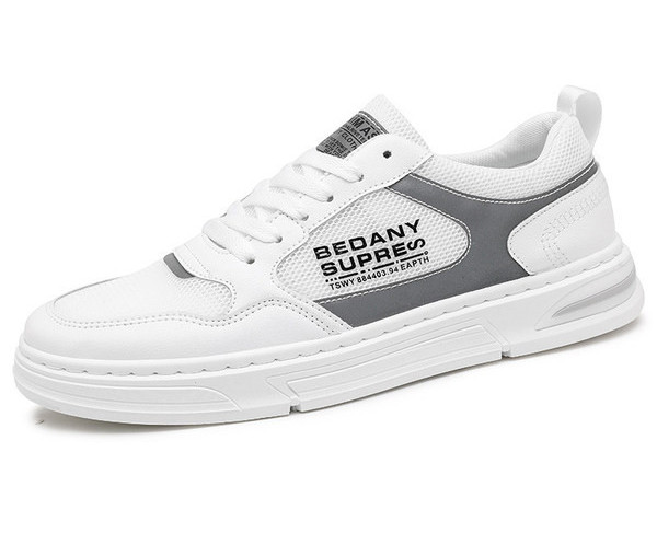 Valge lameda tallaga meeste tossud