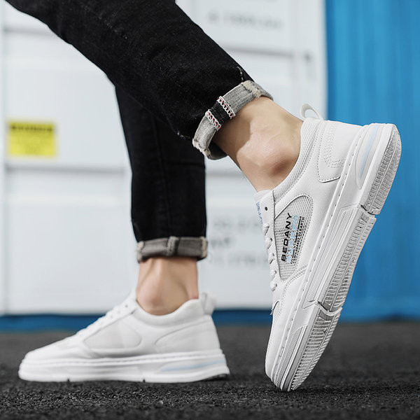 Valge lameda tallaga meeste tossud