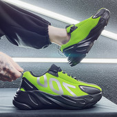 Uus mustri ja krobelise tallaga sportlike meeste tossude mudel