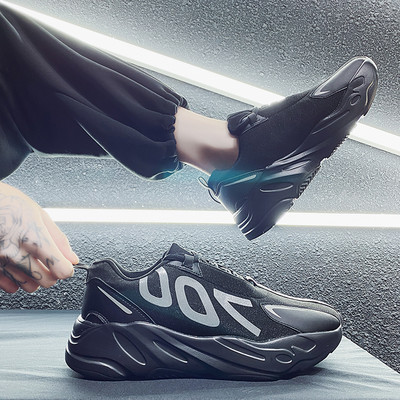 Uus mustri ja krobelise tallaga sportlike meeste tossude mudel