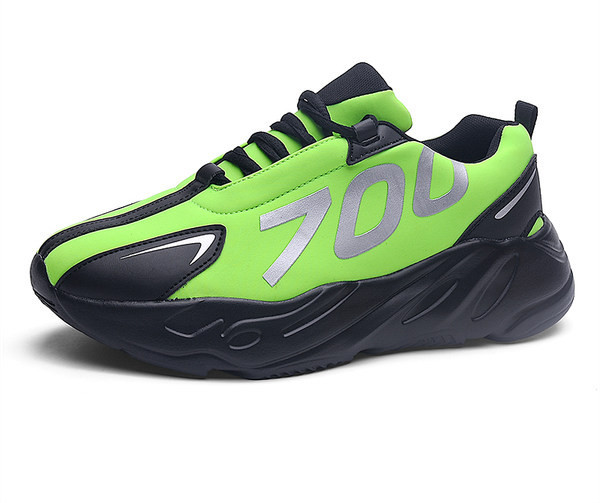 Uus mustri ja krobelise tallaga sportlike meeste tossude mudel