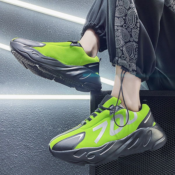 Uus mustri ja krobelise tallaga sportlike meeste tossude mudel